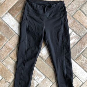 Never worn black cropped exercise leggings